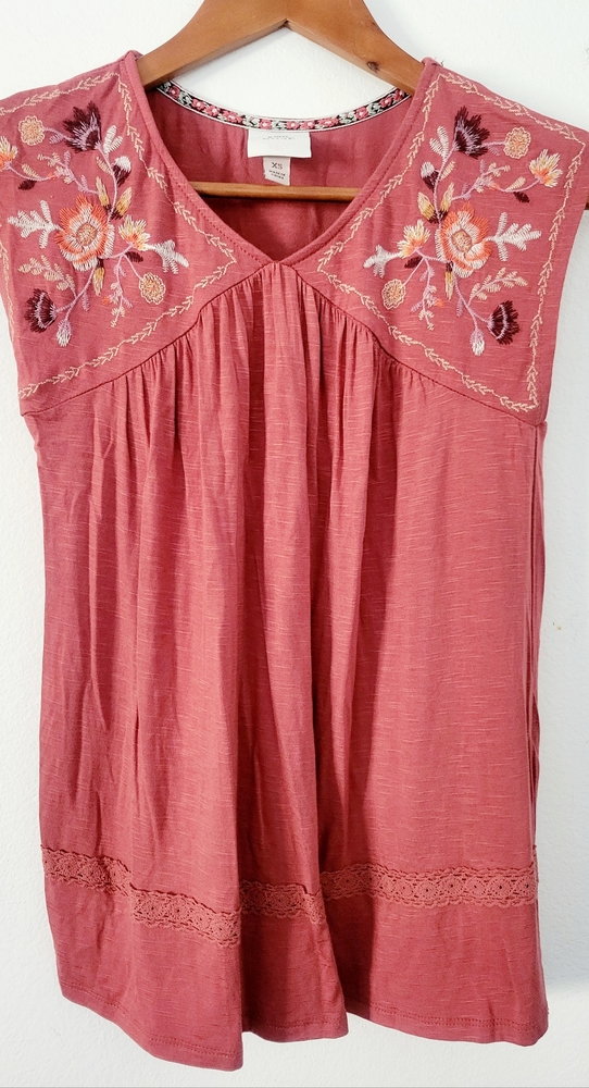NWOT Knox Rose Womens XS Embroidered Top Pink